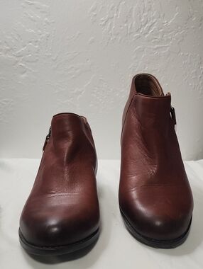 Vionic Brown Leather Ankle Booties with Side Zip